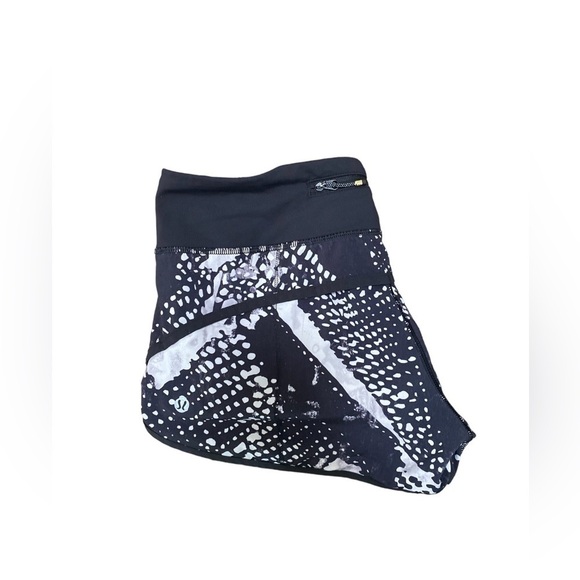 LULULEMON - Speed Short
Static Mist White Black / Black - Picture 3 of 8